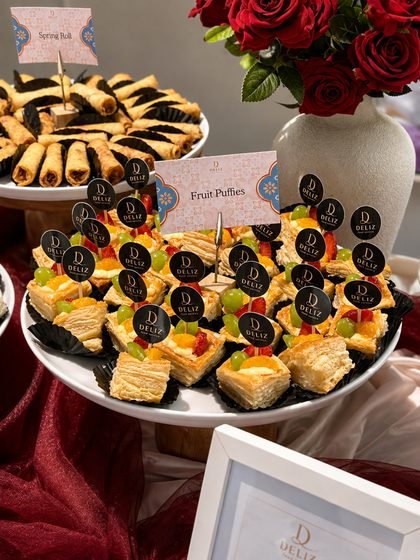 Fruit puffies and spring rolls on a Deliz event table